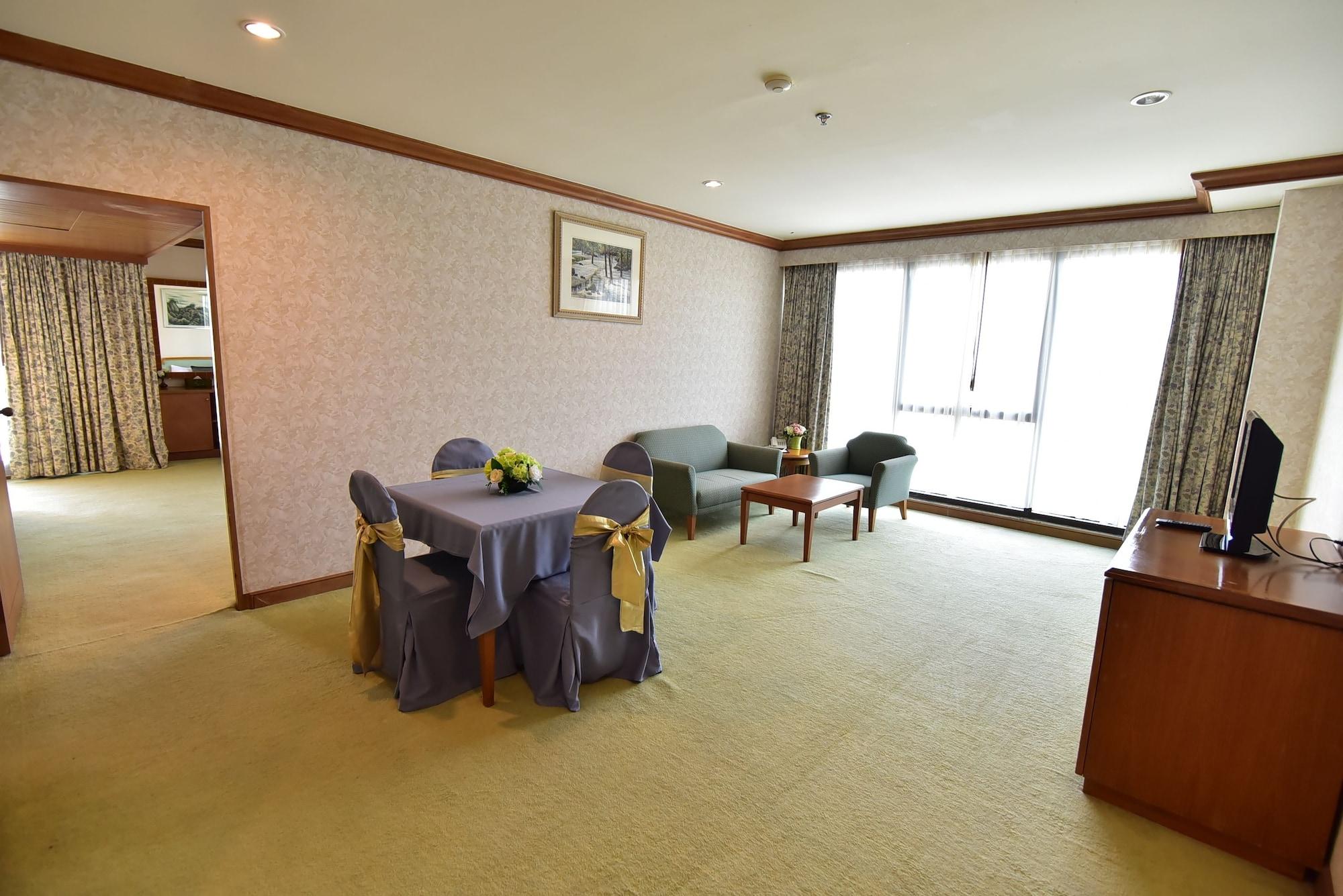 Thumrin Thana Hotel Trang Eksteriør billede