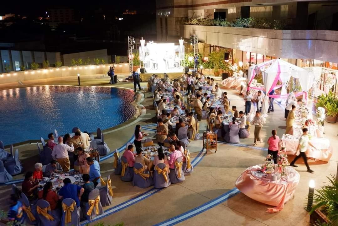 Thumrin Thana Hotel Trang Eksteriør billede